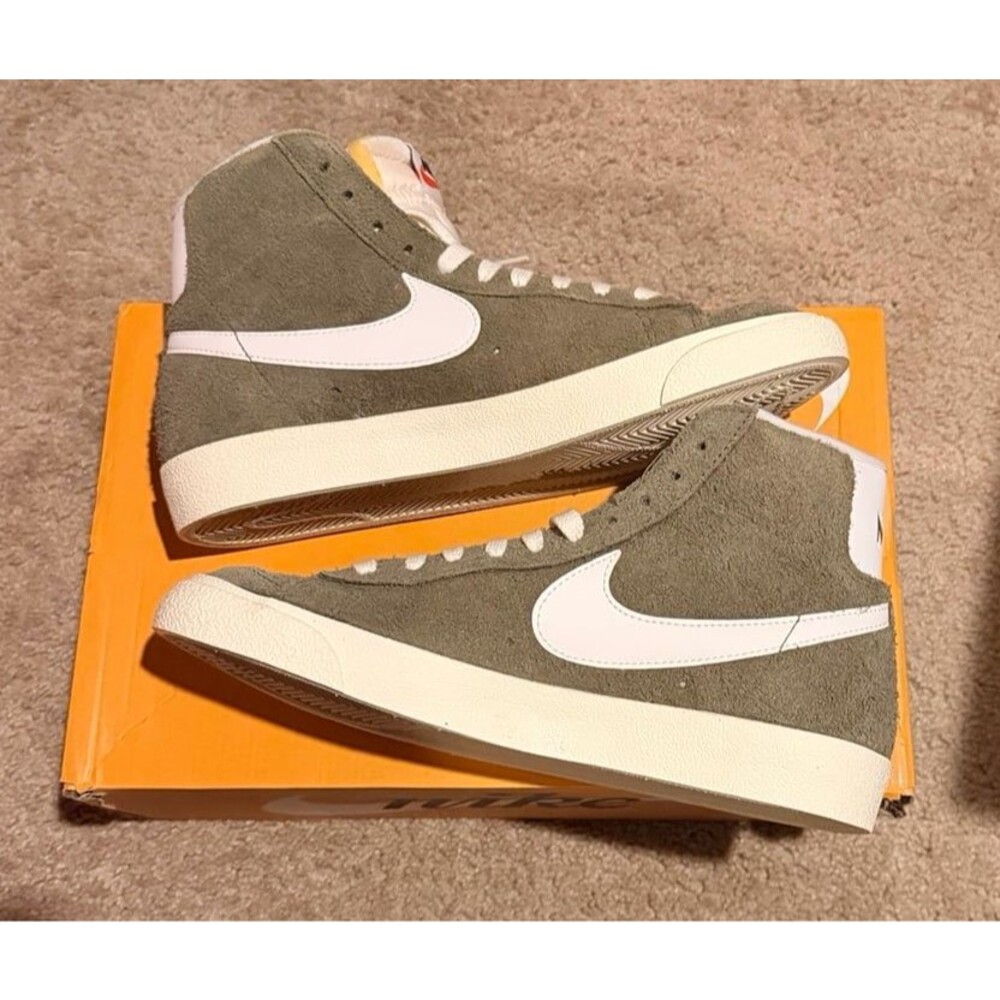 NIKE BLAZER MID 77’ VINTAGE OLIVE SAIL